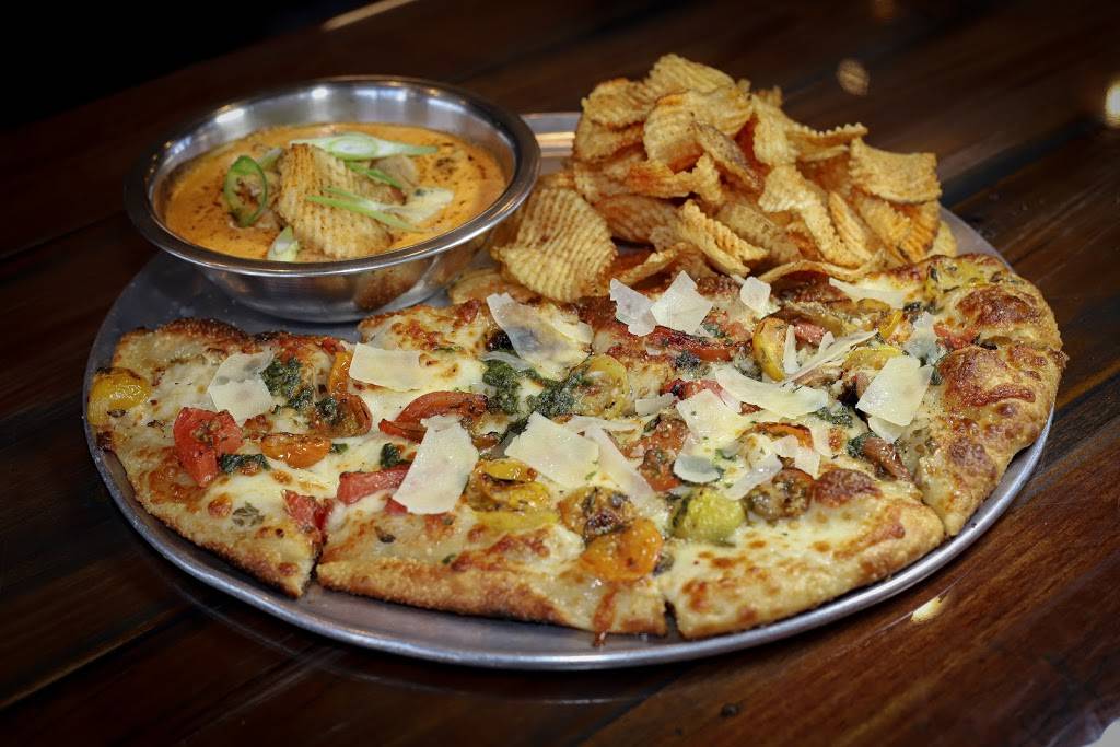 Marlins Brewhouse University Village | restaurant | 19800 Village Center Dr Suite 235, Fort Myers, FL 33913, USA | 2397906573 OR +1 239-790-6573