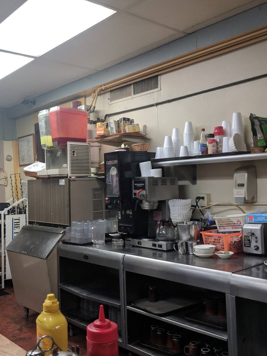 Main Gate Restaurant | restaurant | 3900 Orange Ave, Cleveland, OH 44115, USA | 2163915275 OR +1 216-391-5275