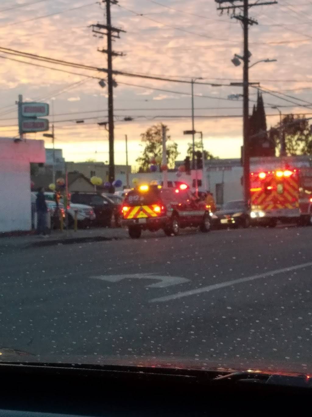 Woodman Van Nuys | shopping mall | 9700-9710 Woodman Ave, Arleta, CA 91331, USA | 2135532200 OR +1 213-553-2200