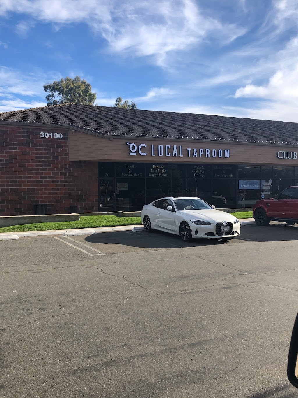 OC Local Tap Room | restaurant | 30100 Town Center Dr, Laguna Niguel, CA 92677, USA | 9494815800 OR +1 949-481-5800