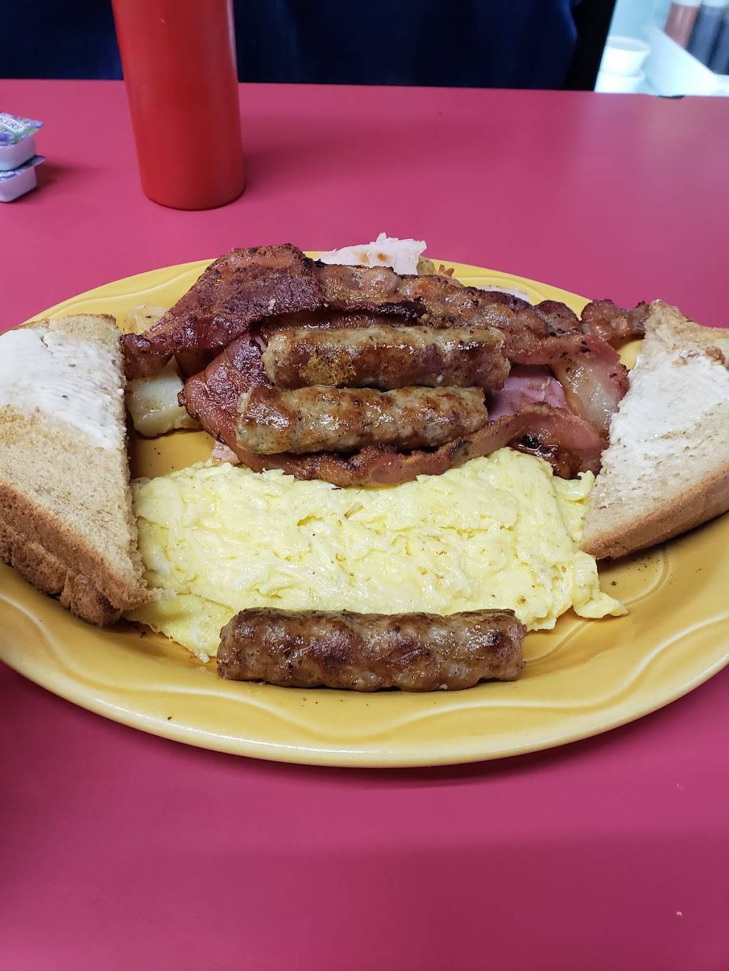 Charlies Diner | restaurant | 218 Union St, West Springfield, MA 01089, USA | 4137338551 OR +1 413-733-8551