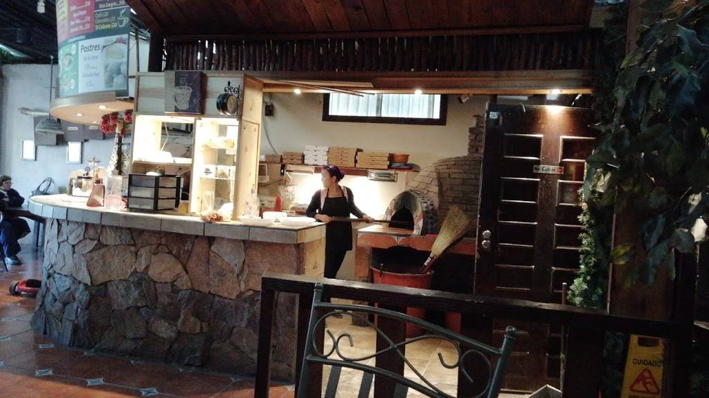 Vittorios Pizza | restaurant | Av Revolución, Romero, 21410 Tecate, B.C., Mexico | 016655213636 OR +52 665 521 3636