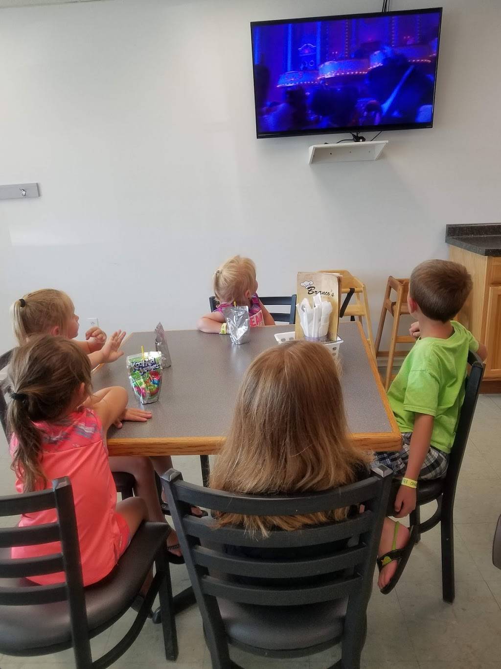 Bellevue Pizza House | restaurant | 325 E Center St, Bellevue, OH 44811, USA | 4194839068 OR +1 419-483-9068