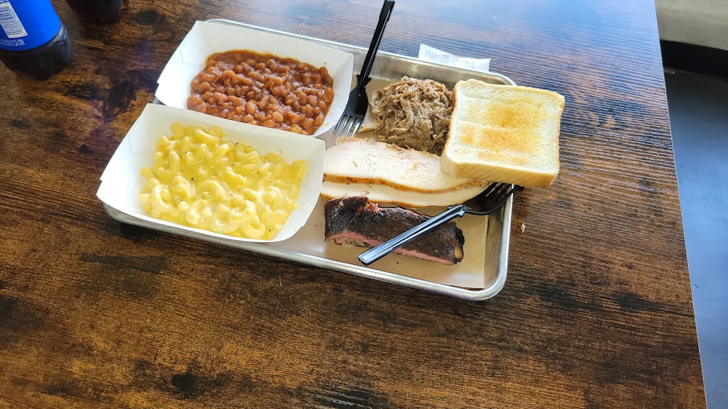 Big-N-Smalls BBQ | restaurant | 722 N Summit St, Arkansas City, KS 67005, USA | 6203072800 OR +1 620-307-2800