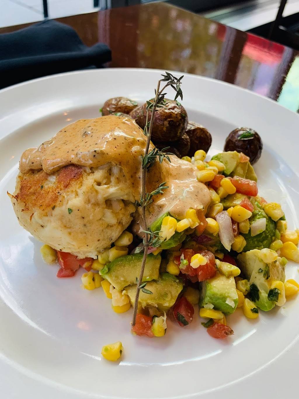 Chef Geoffs West End | restaurant | 2201 M St NW, Washington, DC 20037, USA | 2025247815 OR +1 202-524-7815