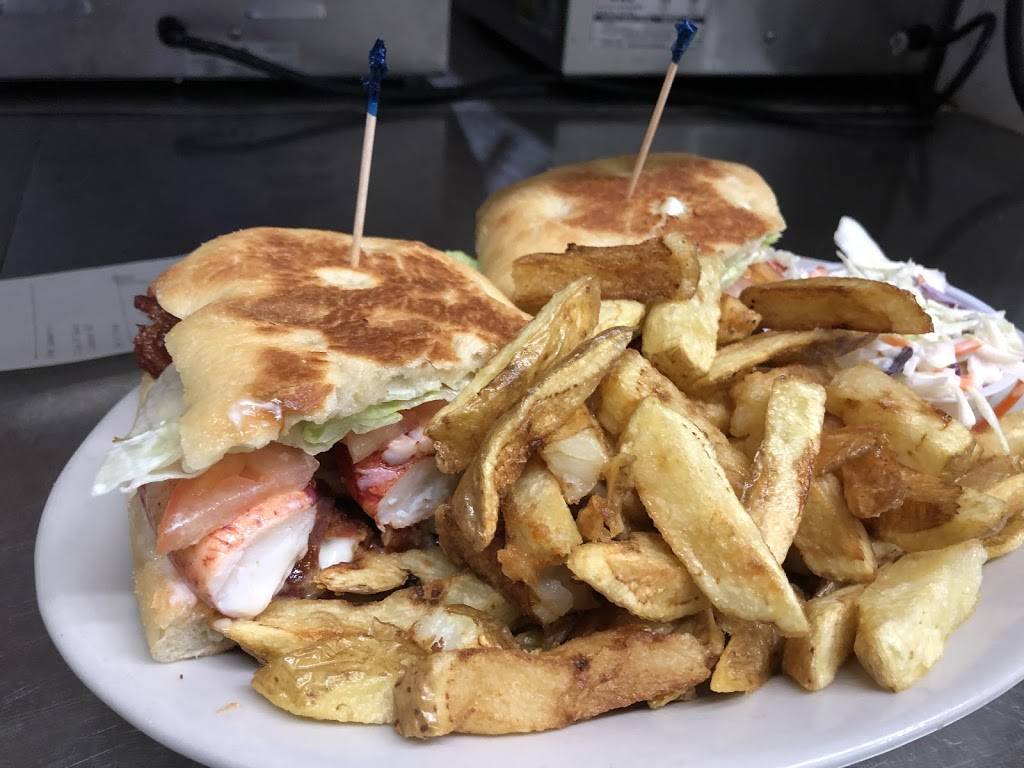 Gridiron Restaurant Sports Pub | restaurant | 1567 Lisbon St, Lewiston, ME 04240, USA | 2077776353 OR +1 207-777-6353