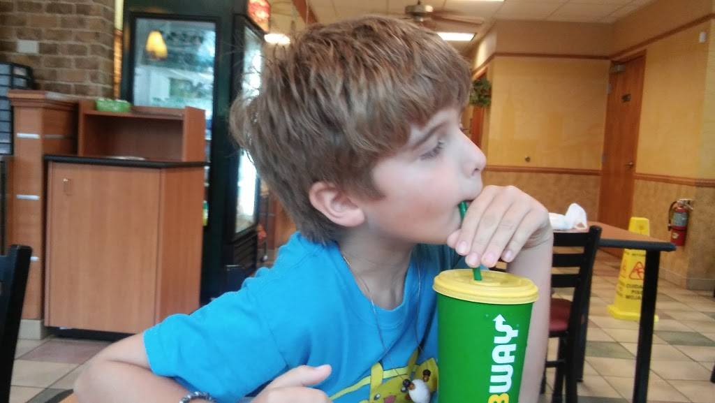 Subway | restaurant | 345 Folly Rd, Charleston, SC 29412, USA | 8437952160 OR +1 843-795-2160