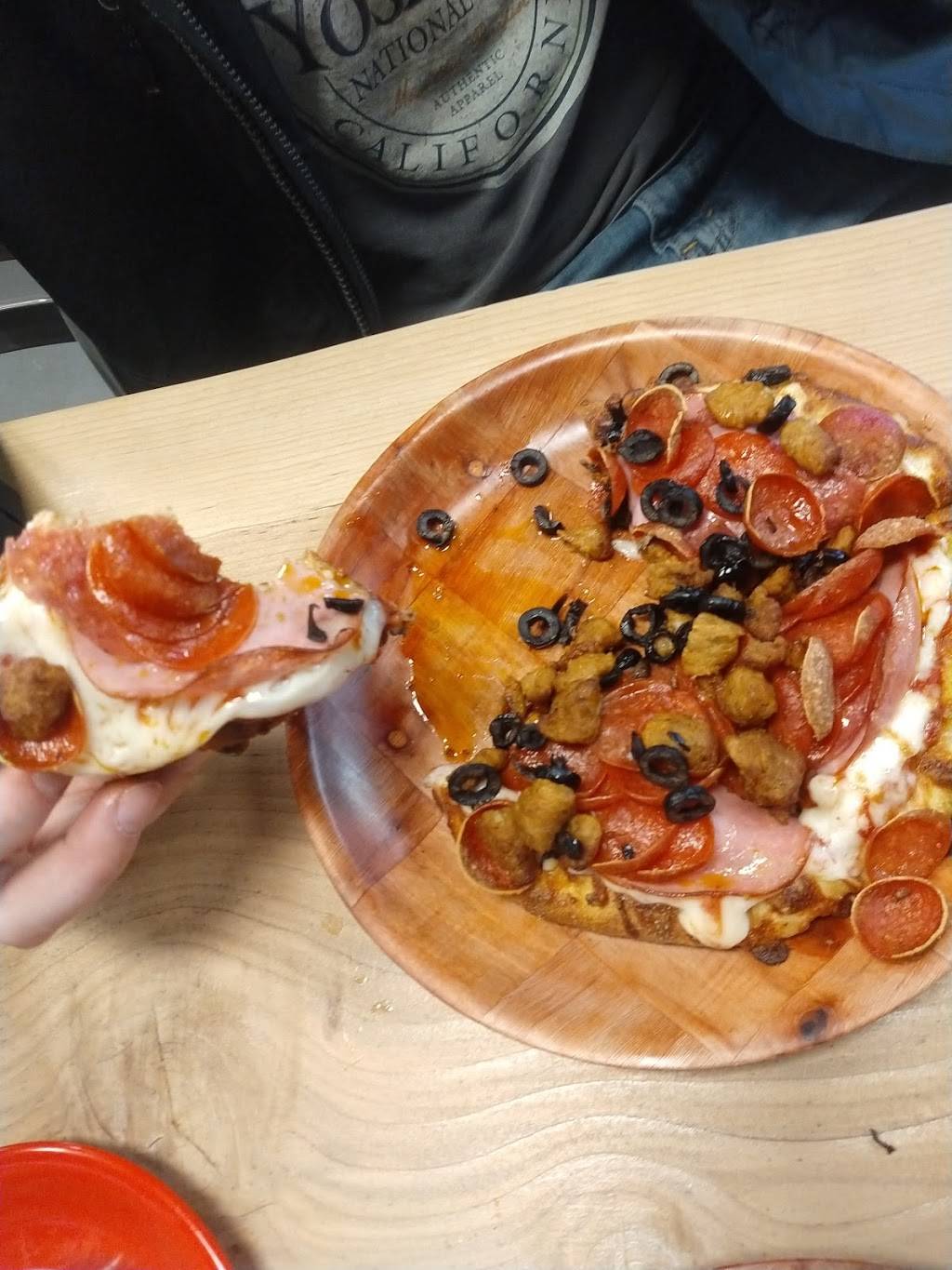 Southpaws Pizza Eugene | restaurant | 4261 Barger Dr, Eugene, OR 97402, USA | 5413591200 OR +1 541-359-1200