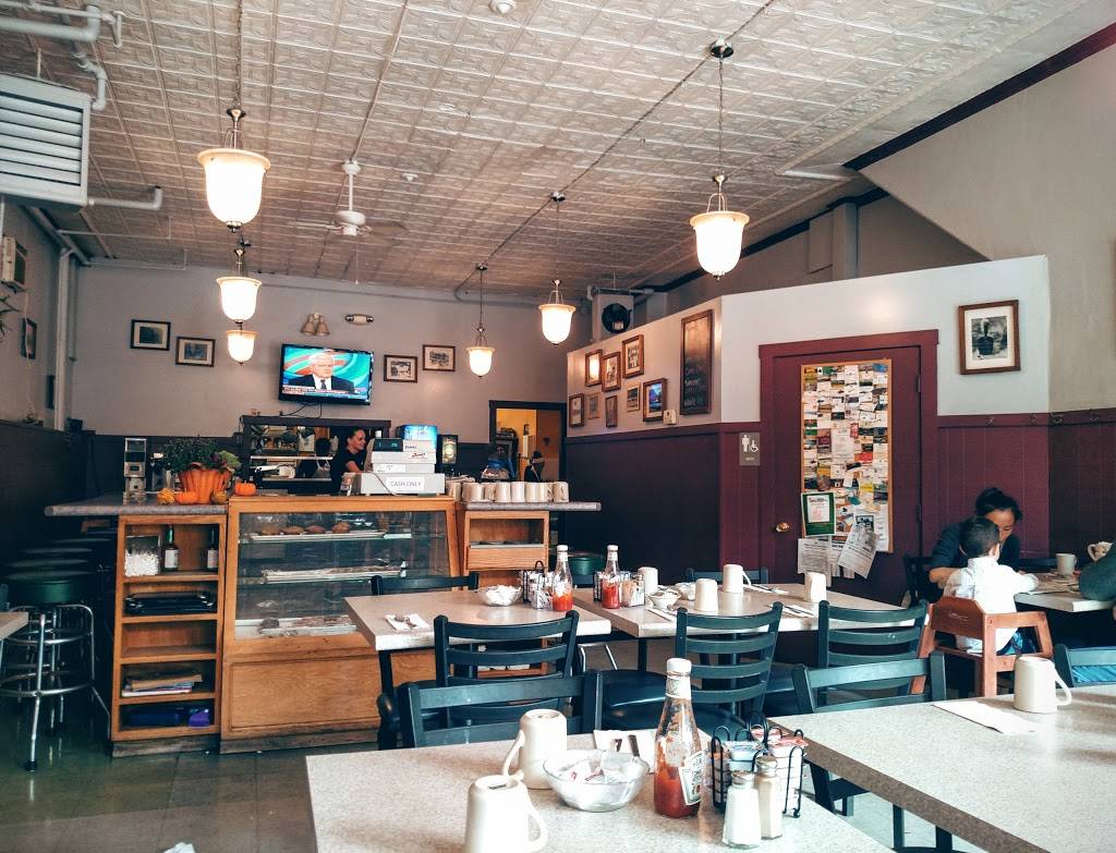 Paulis Bakery & Restaurant | restaurant | 275 E Main St, Tilton, NH 03276, USA | 6032867081 OR +1 603-286-7081