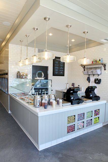 the yogurt shoppe | restaurant | 873 N Swarthmore Ave, Pacific Palisades, CA 90272, USA | 3104590088 OR +1 310-459-0088