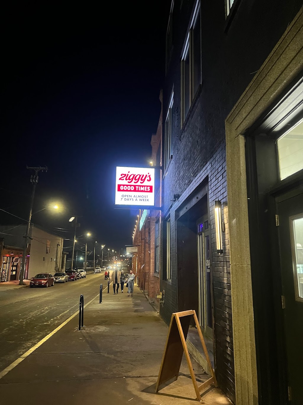 Ziggys | restaurant | 127 Railroad St Suite 120, Rochester, NY 14609, USA | 5855375434 OR +1 585-537-5434