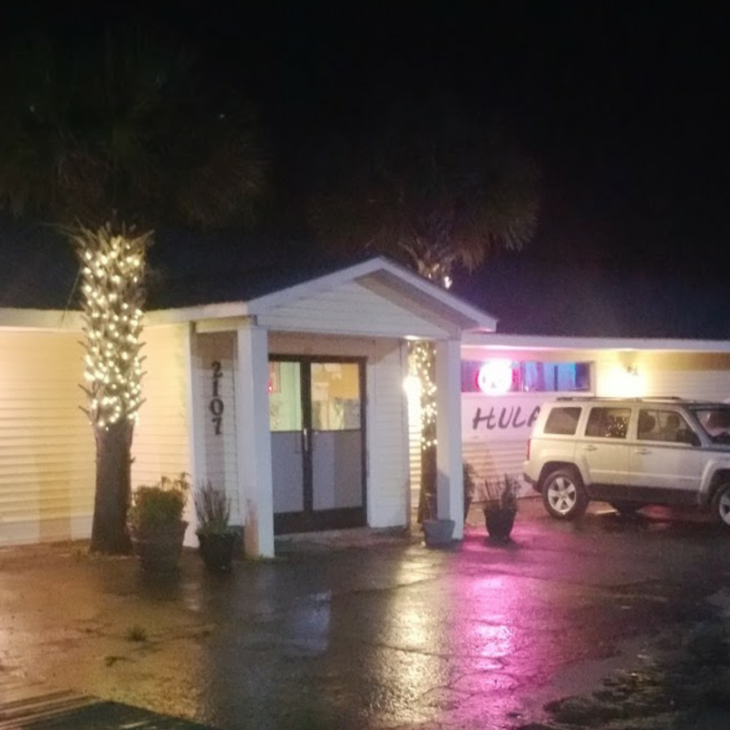 Hulas Bar and grill | restaurant | 2107 N New River Dr, Surf City, NC 28445, USA | 9103280045 OR +1 910-328-0045