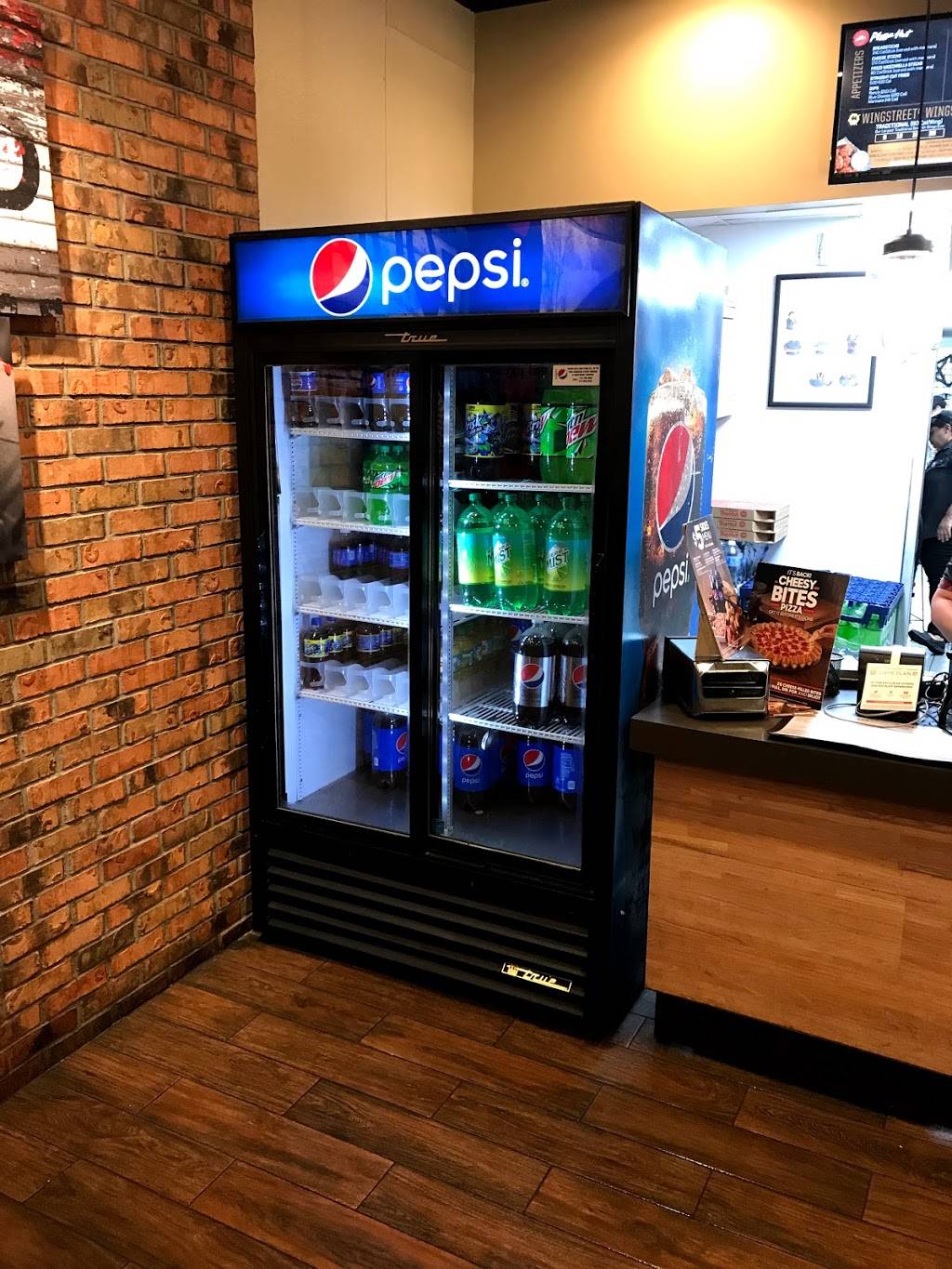 Pizza Hut | restaurant | 6051 Myrtle Ave, Ridgewood, NY 11385, USA | 7184565300 OR +1 718-456-5300