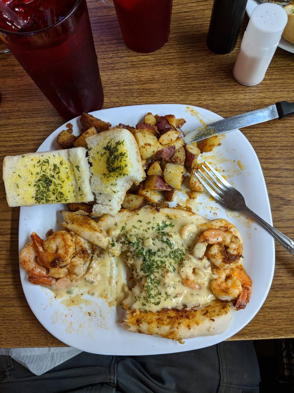 Perrys Seafood | restaurant | 929 MS-26, Poplarville, MS 39470, USA | 6017952050 OR +1 601-795-2050