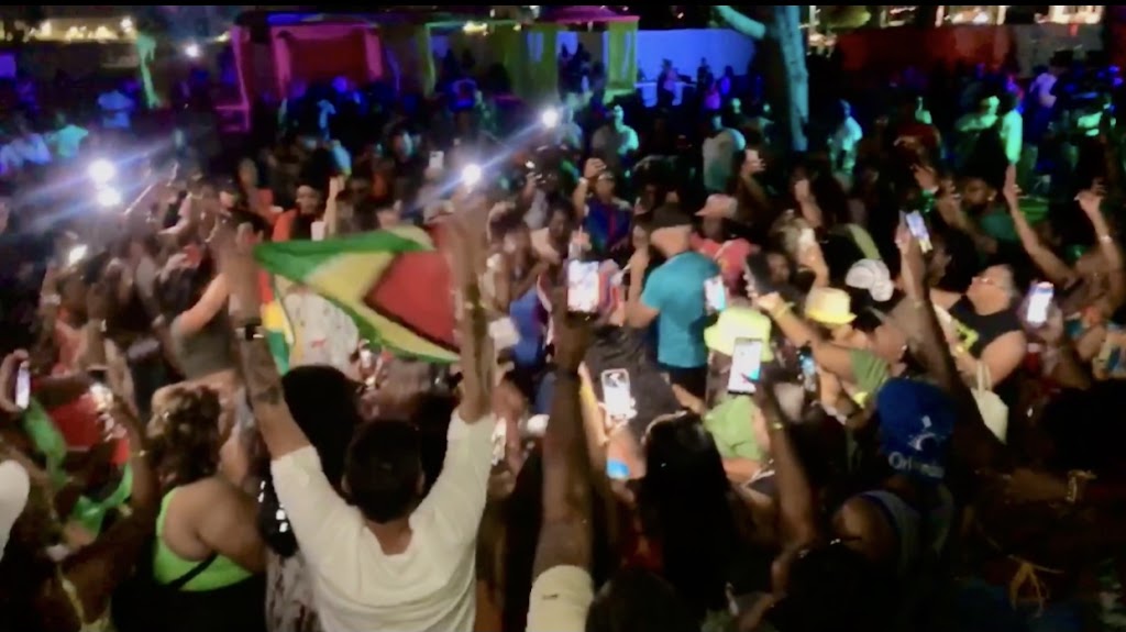 Caribbean Link Up | restaurant | E Tropicana Ave, Las Vegas, NV 89121, USA | 7024829493 OR +1 702-482-9493