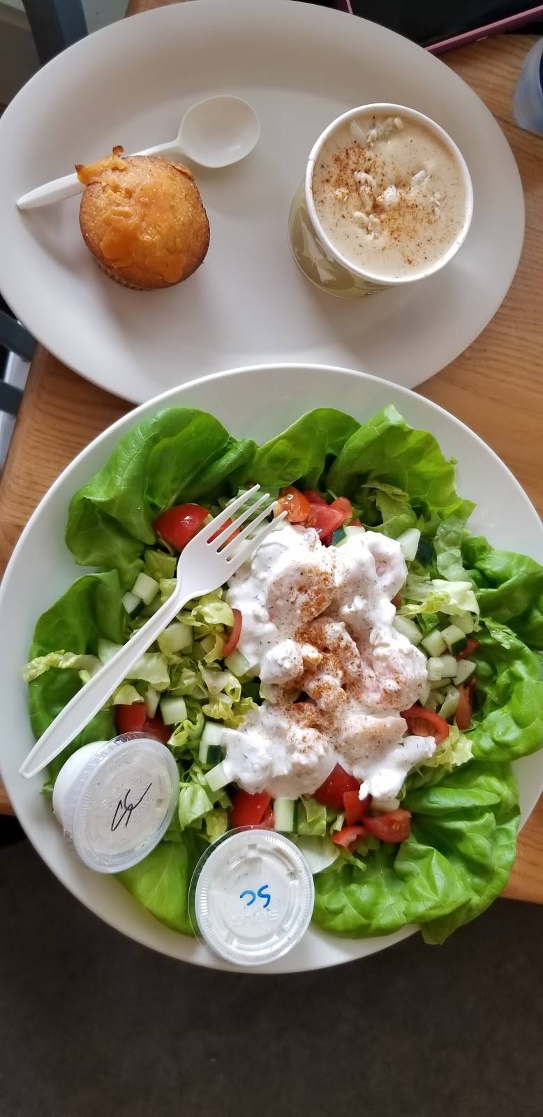 Crab Cake Cafe | restaurant | 140 National Plaza, Oxon Hill, MD 20745, USA | 2407662063 OR +1 240-766-2063