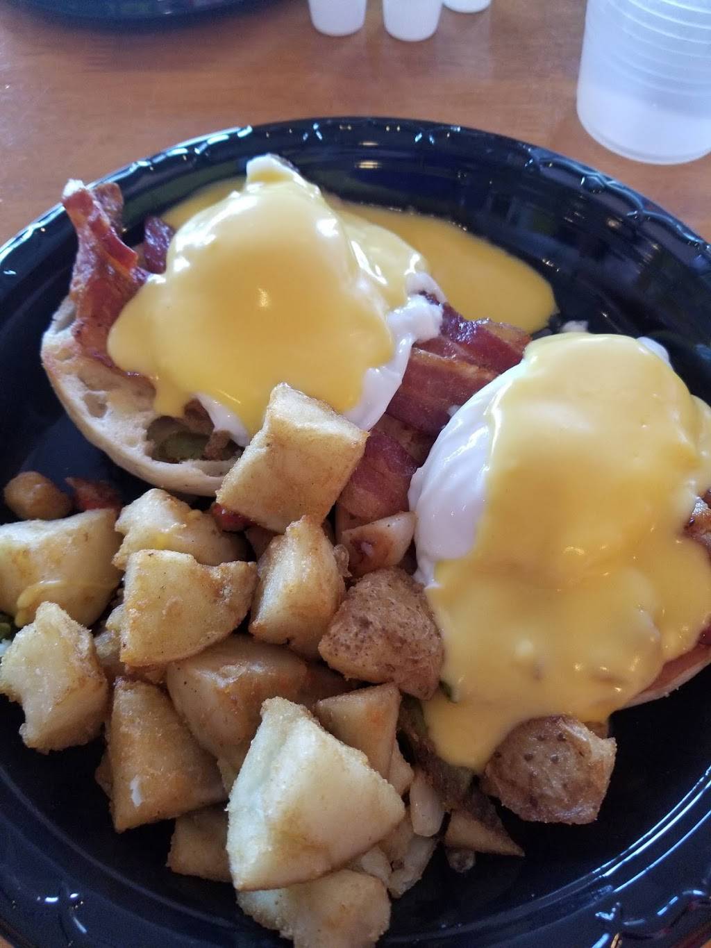 Laura’s Home Cookin’ | restaurant | 440 Nathan Ellis Hwy, Mashpee, MA 02649, USA | 7817606088 OR +1 781-760-6088