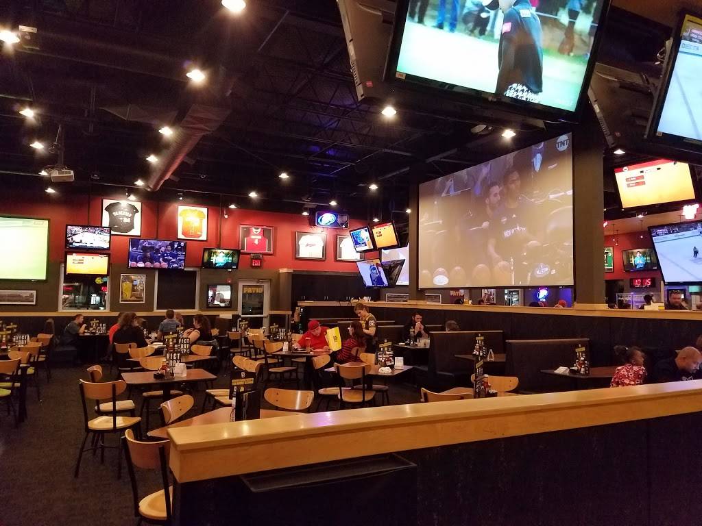 Buffalo Wild Wings | restaurant | 1550 E Wooster St, Bowling Green, OH 43402, USA | 4193532999 OR +1 419-353-2999
