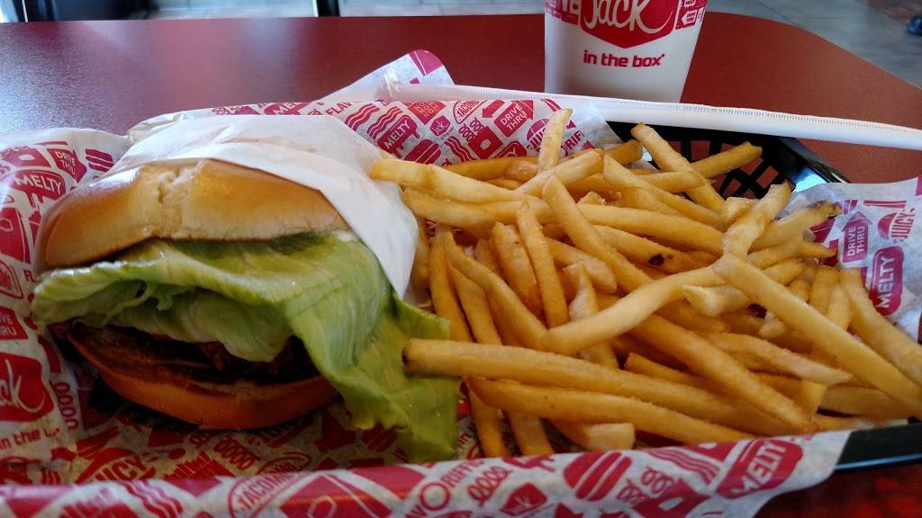 Jack in the Box | restaurant | 21960 Bundy Canyon Rd, Wildomar, CA 92595, USA | 9512457970 OR +1 951-245-7970