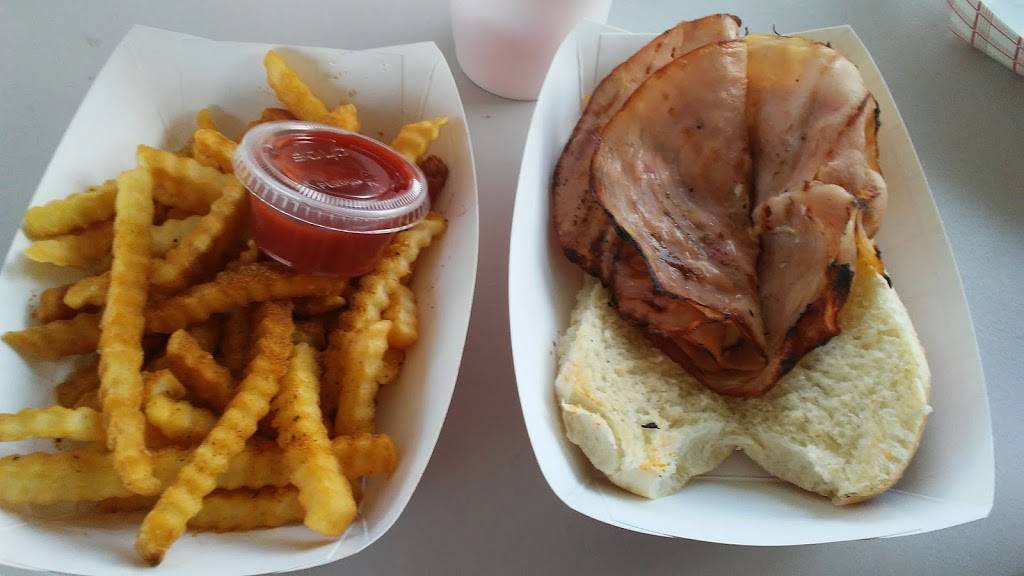 Whirl A Whip | restaurant | 309 S 3rd St, Girard, IL 62640, USA | 2176279447 OR +1 217-627-9447