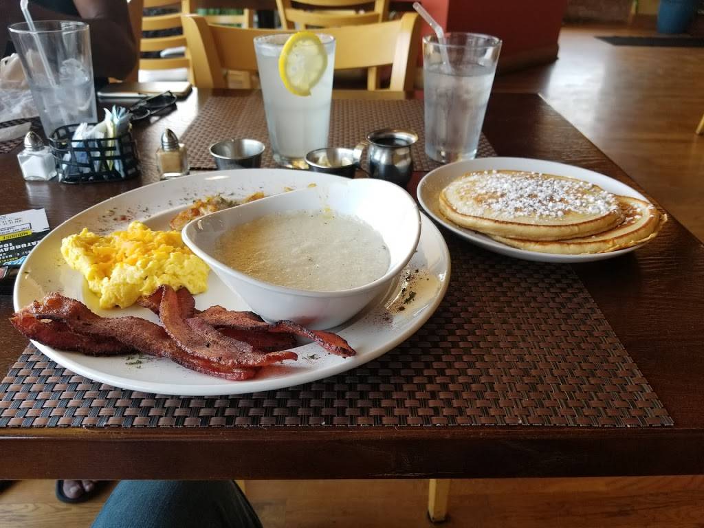 Corner Spot Cafe | restaurant | 1825 Roosevelt Rd, Broadview, IL 60155, USA | 7088655552 OR +1 708-865-5552