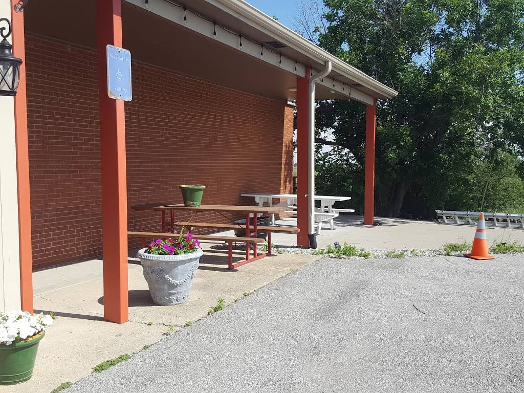 The Other Place On The Hill | restaurant | 401 State St, Hamel, IL 62046, USA | 6186332500 OR +1 618-633-2500