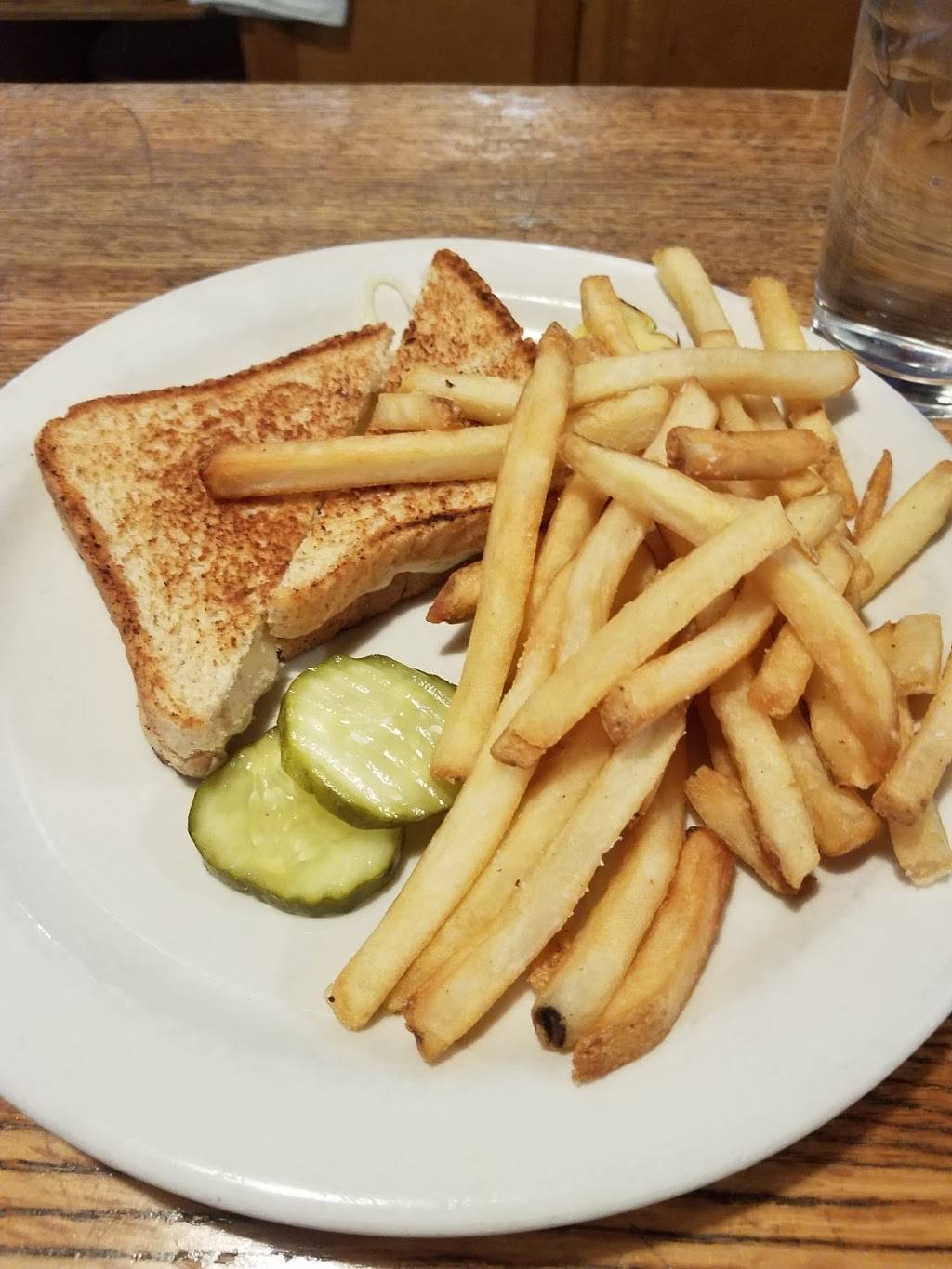 Bluebird Diner | restaurant | 330 E Market St, Iowa City, IA 52245, USA | 3193511470 OR +1 319-351-1470