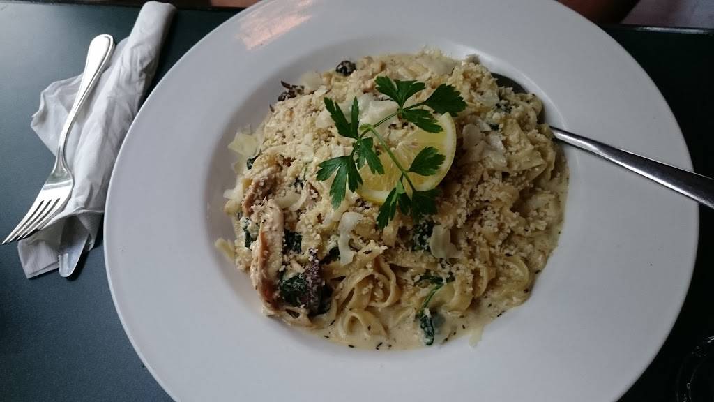 Dockside On The Cove | restaurant | 466 Tisdelle Dr, Tilbury, ON N0P 2L0, Canada | 5196823000 OR +1 519-682-3000