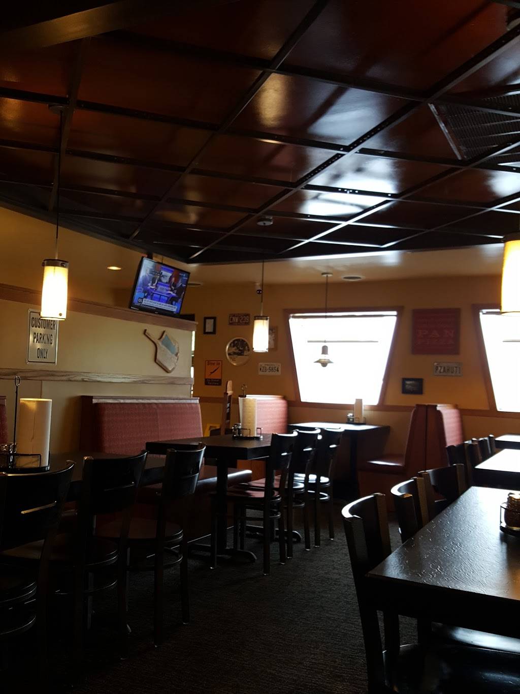 Pizza Hut | meal takeaway | 470 Roanoke Rd, Daleville, VA 24083, USA | 5409923602 OR +1 540-992-3602