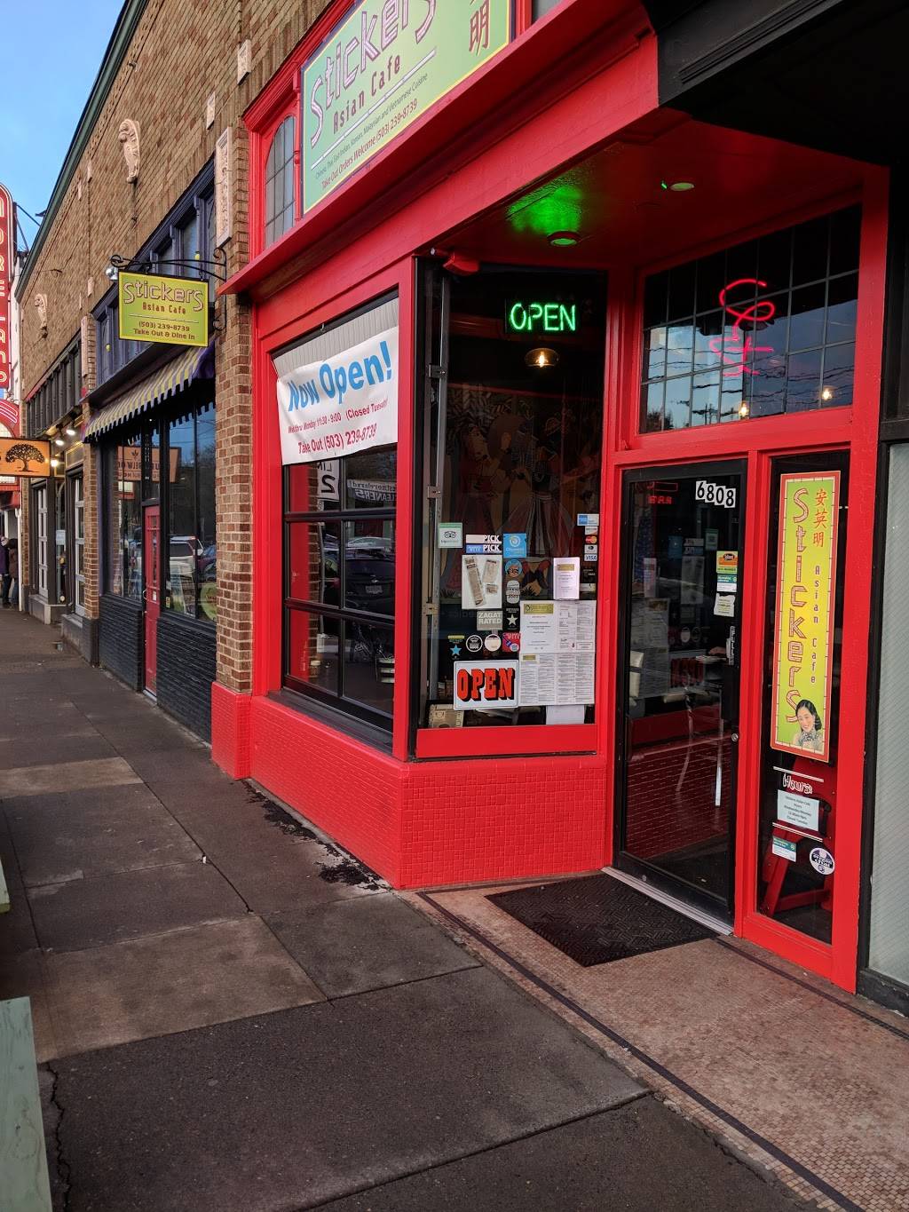 Stickers Asian Cafe | restaurant | 6808 SE Milwaukie Ave, Portland, OR 97202, USA | 5032398739 OR +1 503-239-8739