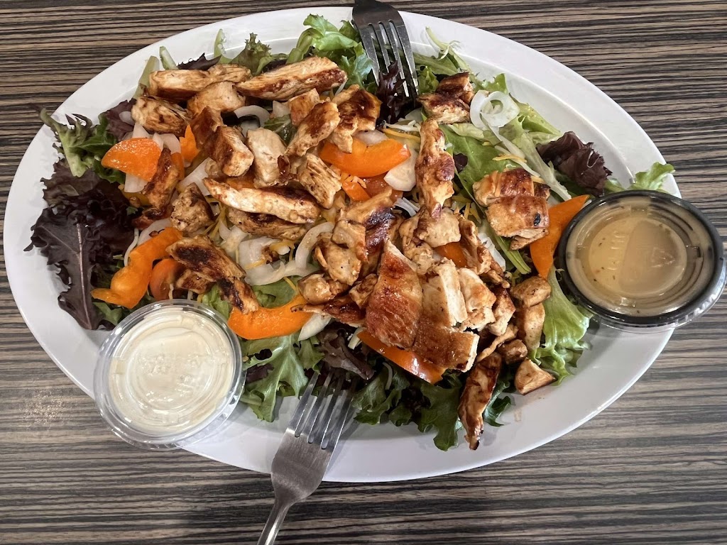 Vickys Burgers | restaurant | 635 N Main St, Corona, CA 92880, USA | 9512686516 OR +1 951-268-6516