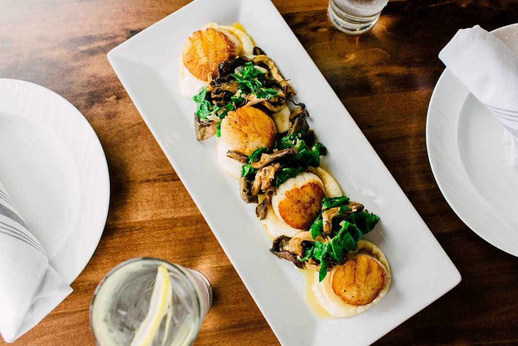 B-Town Kitchen And Raw Bar | restaurant | 714 Lakeway Dr, Bellingham, WA 98229, USA | 3603926520 OR +1 360-392-6520