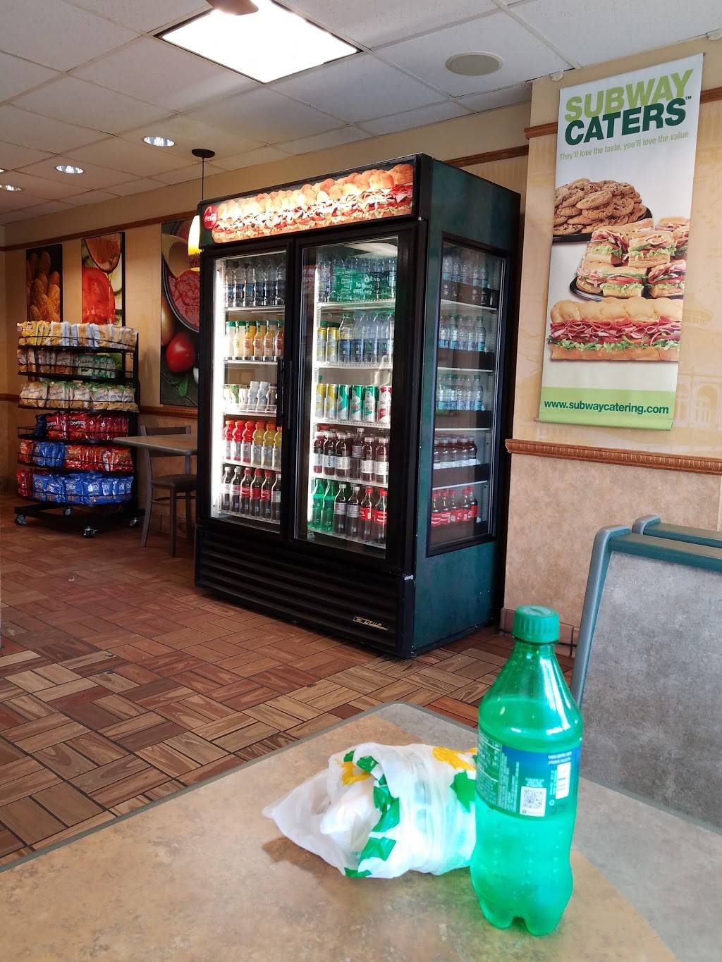 Subway Restaurants | restaurant | 4817 Lee Hwy, Arlington, VA 22207, USA | 7035252258 OR +1 703-525-2258