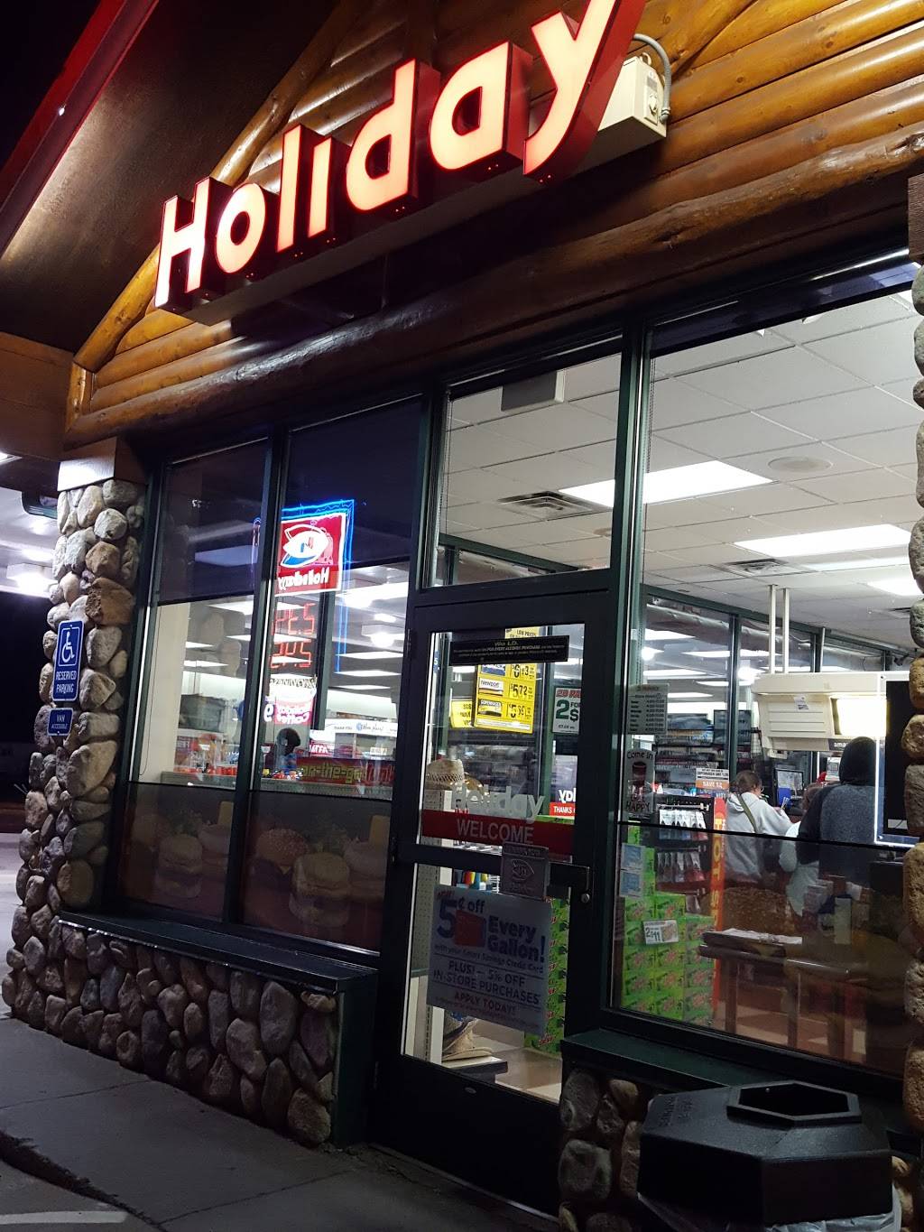 Holiday Stationstores | cafe | 19 W Adams St, Iron River, MI 49935, USA | 9062655958 OR +1 906-265-5958