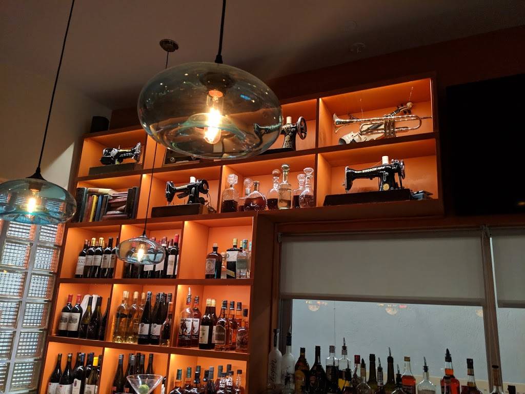 Hotsy-Totsy Bar & Grill and the sidecar speakeasy | restaurant | 2032 Harrison St, Hollywood, FL 33020, USA | 9545442383 OR +1 954-544-2383