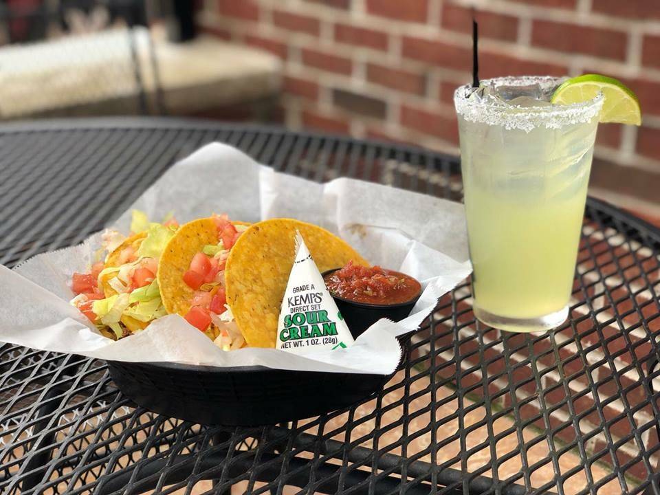 Raelyns Pub & Eatery | restaurant | 217 N State St, Geneseo, IL 61254, USA | 3099443437 OR +1 309-944-3437