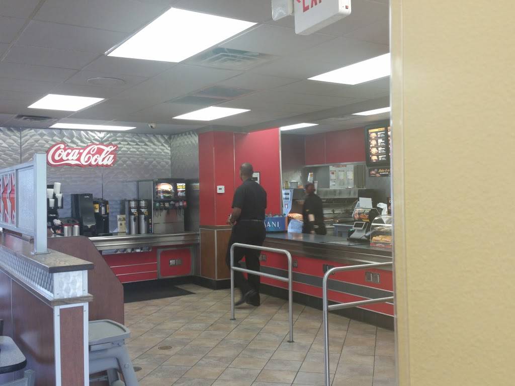 Hardees / Red Burrito | restaurant | 9111 Merrill Rd, Jacksonville, FL 32225, USA | 9047451629 OR +1 904-745-1629