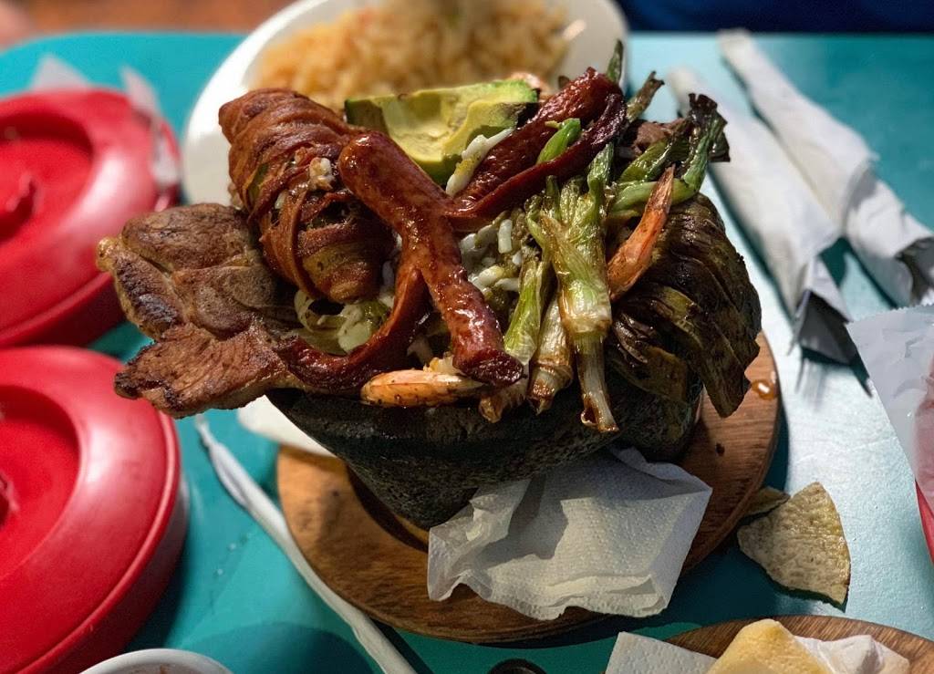 La Marea Restaurant & Seafood | restaurant | 8214 N Interstate Hwy 35, Austin, TX 78753, USA | 5125802480 OR +1 512-580-2480