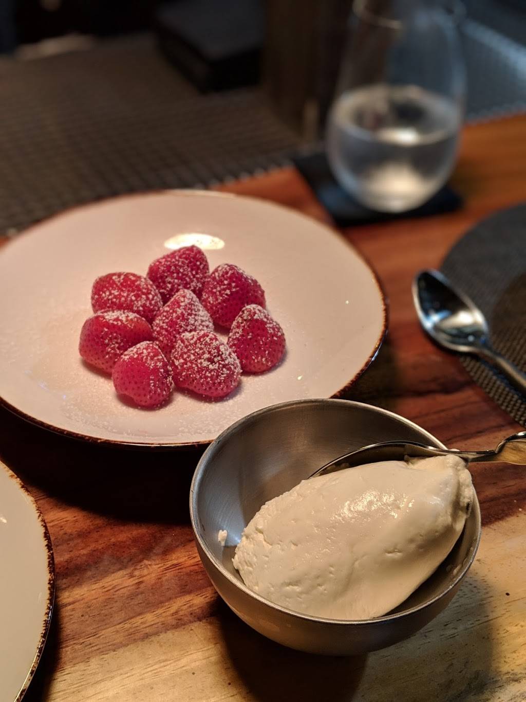 Rooster | restaurant | 2301 Santa Monica Blvd, Santa Monica, CA 90404, USA | 3102640999 OR +1 310-264-0999