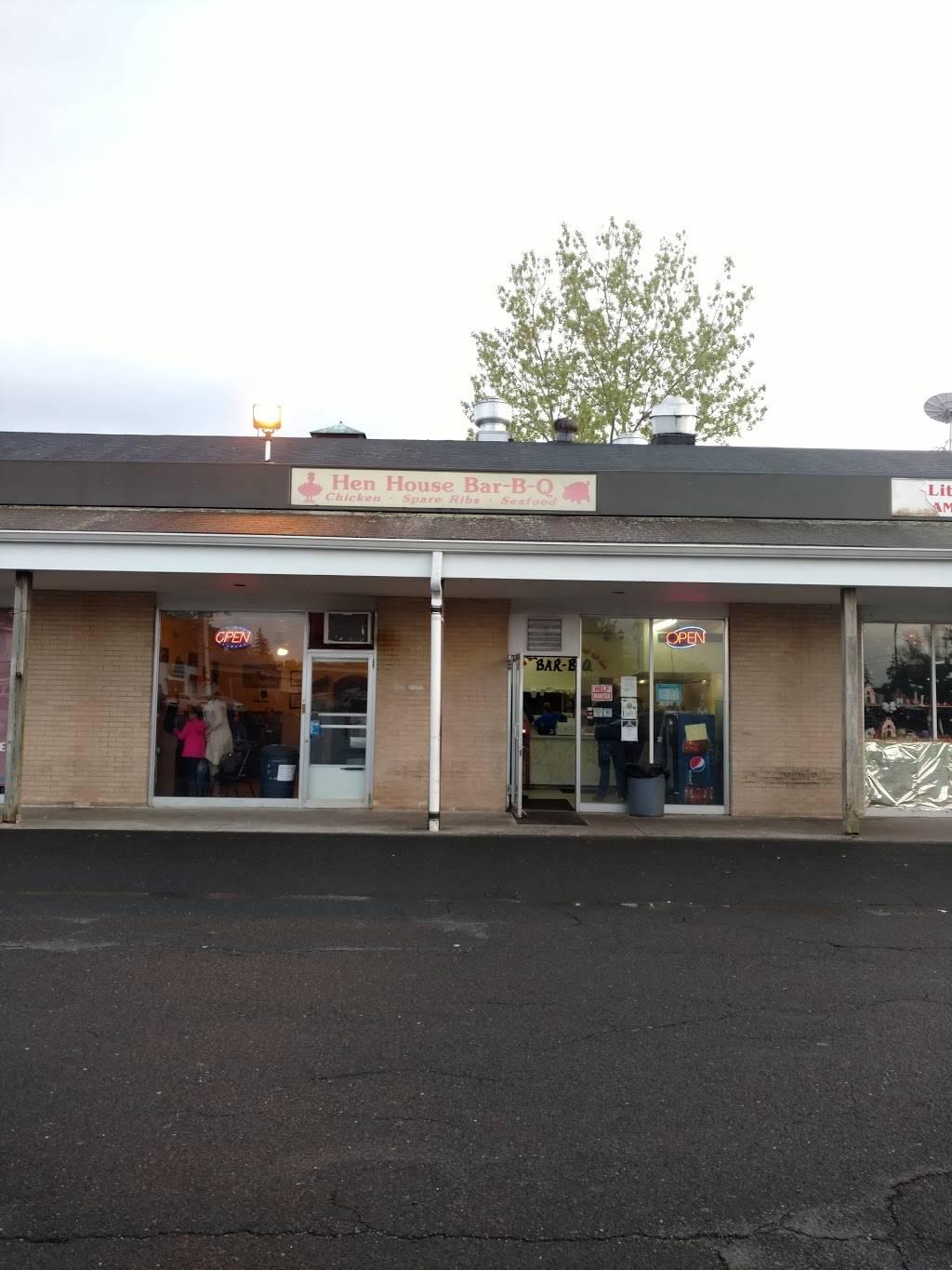 Hen House BBQ | restaurant | 192 Main St, Southington, CT 06489, USA | 8602760798 OR +1 860-276-0798