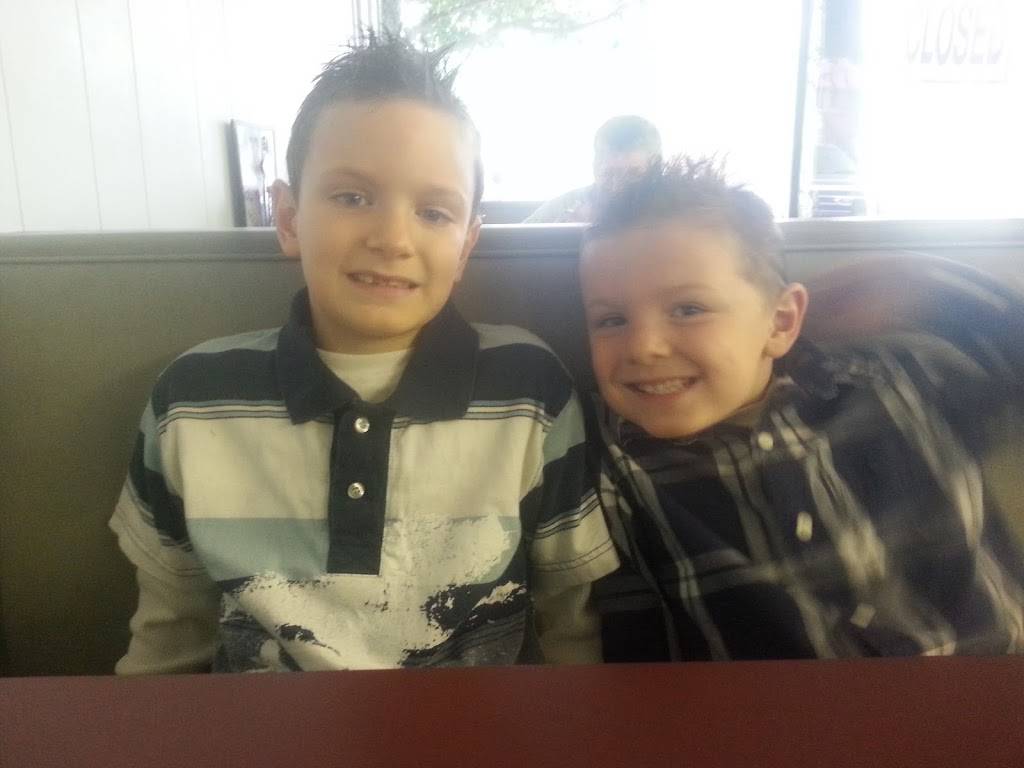 Blue Star Cafe | restaurant | 130 N Sangamon Ave, Gibson City, IL 60936, USA | 2177844033 OR +1 217-784-4033