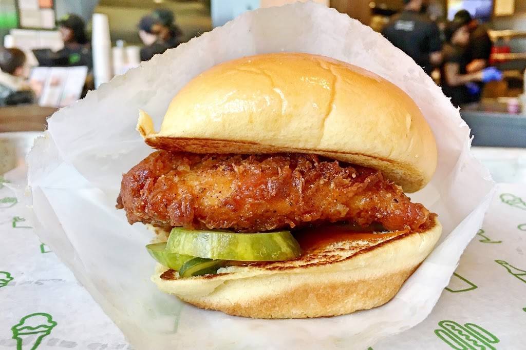 Shake Shack | restaurant | 71-26 Austin St, Forest Hills, NY 11375, USA | 7189283234 OR +1 718-928-3234