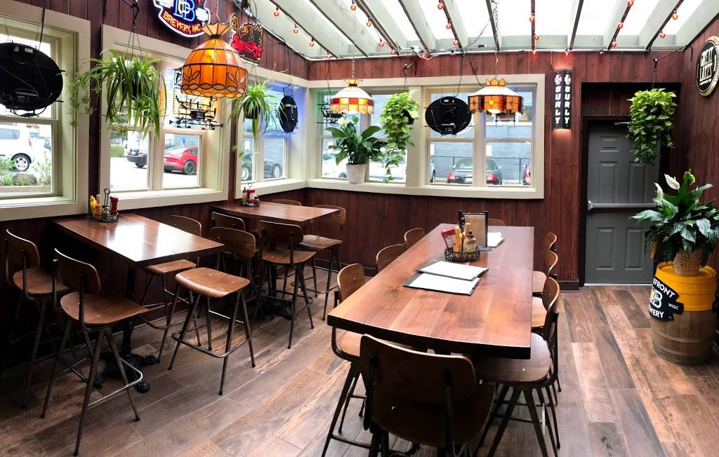 Izzy Hops Swig & Nosh | restaurant | 2311 N Murray Ave, Milwaukee, WI 53211, USA | 4142494489 OR +1 414-249-4489