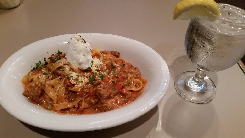 Leos | restaurant | 7042 E Market St, Warren, OH 44484, USA | 3308565291 OR +1 330-856-5291