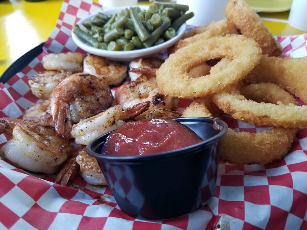 The Pointe at Lake Gaston | restaurant | 1865 Eaton Ferry Rd, Littleton, NC 27850, USA | 2525860466 OR +1 252-586-0466