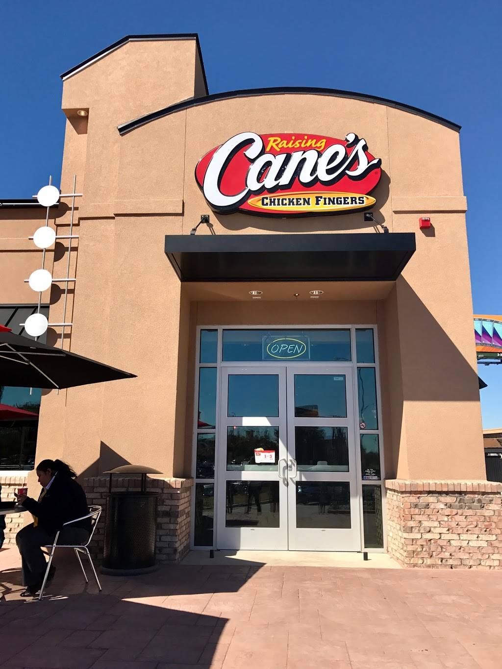 Raising Canes Chicken Fingers | meal takeaway | 2255 W Northwest Hwy, Dallas, TX 75220, USA | 2143537141 OR +1 214-353-7141