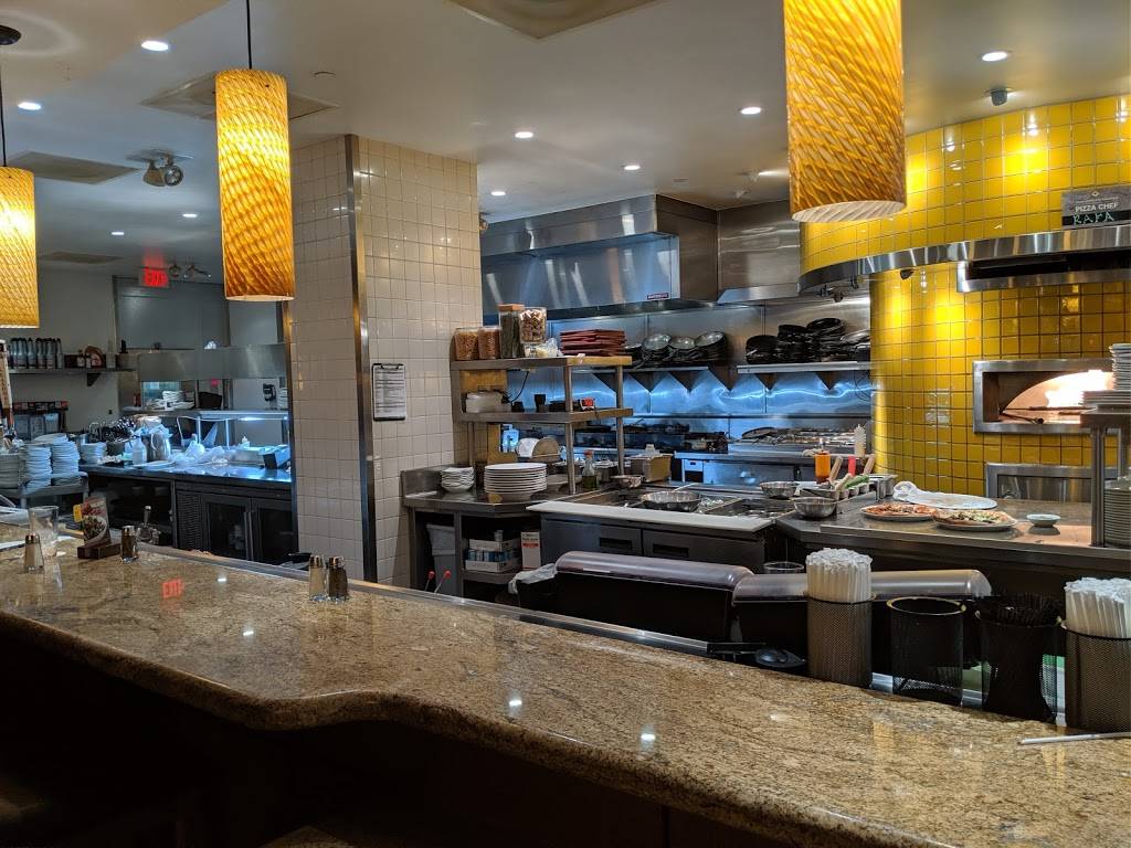 California Pizza Kitchen at South Shore Mall | restaurant | 250 Granite St, South Shore Mall, Braintree, MA 02184, USA | 7816026149 OR +1 781-602-6149