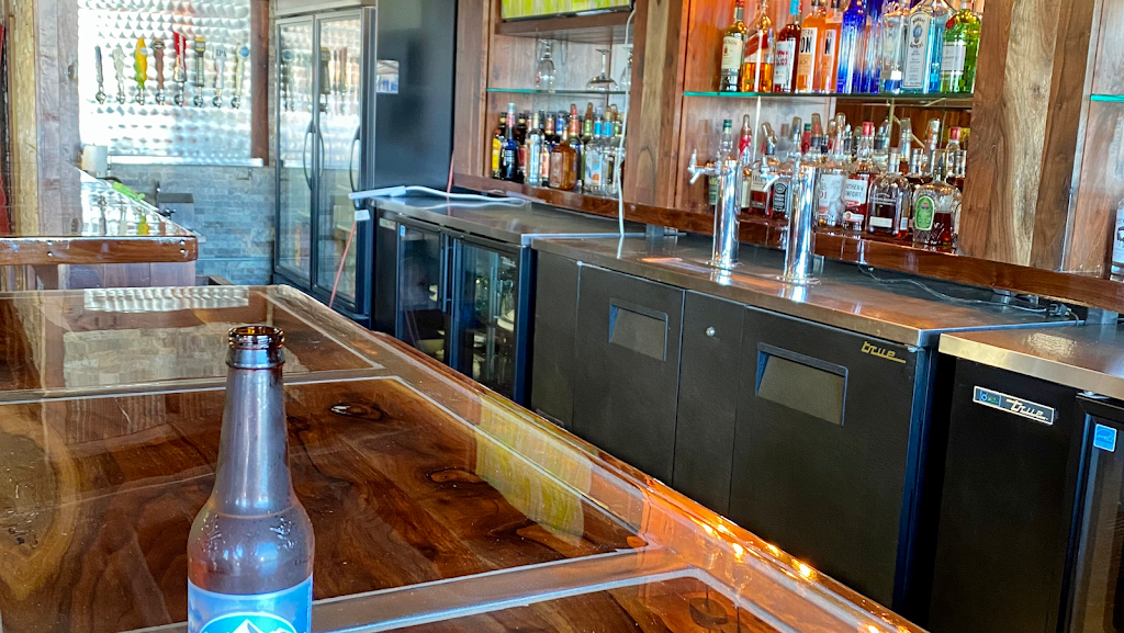 Robert Lees Bar & Grill | restaurant | 255 N Main, New Strawn, KS 66839, USA | 6203641415 OR +1 620-364-1415