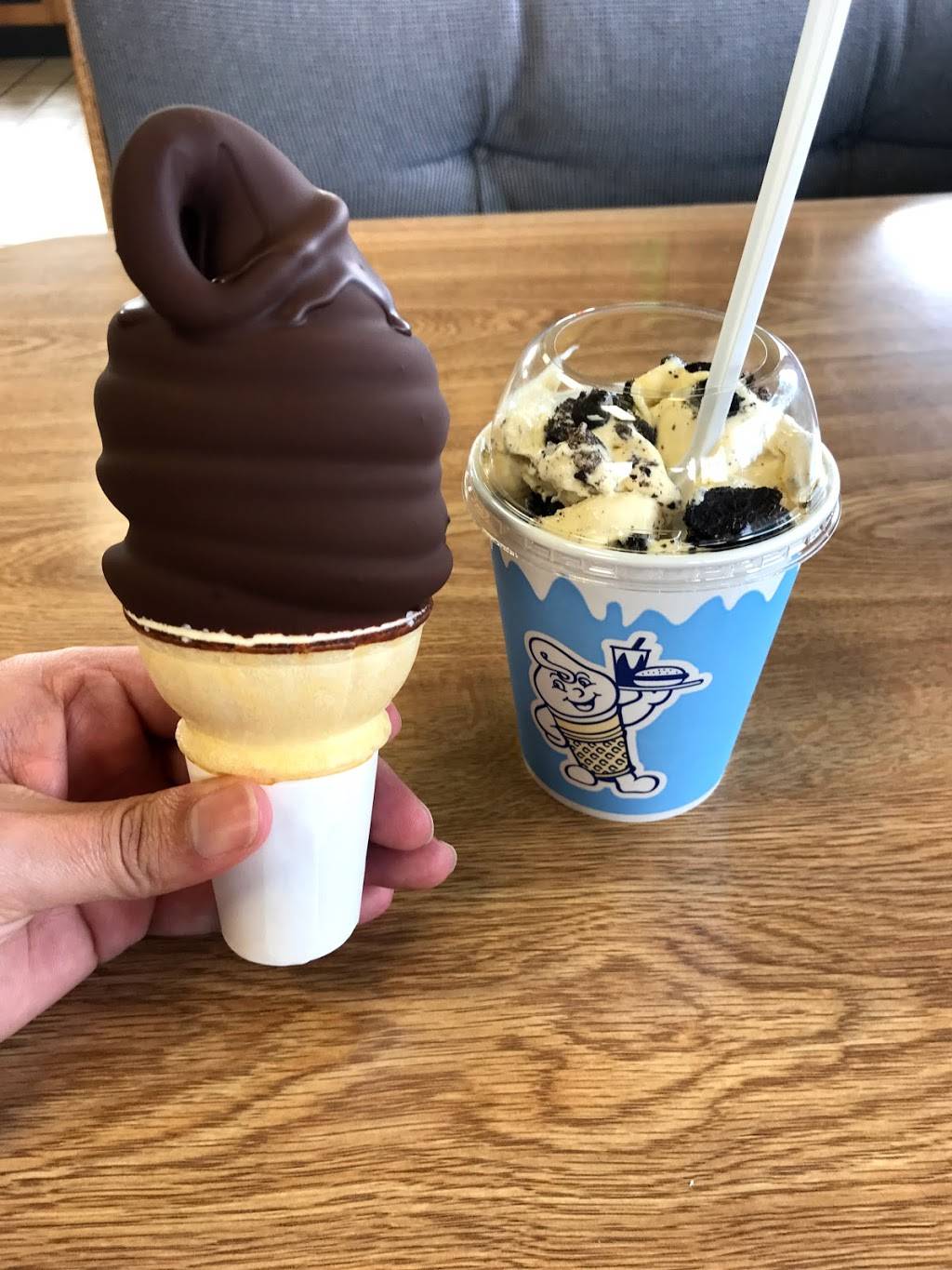 Fosters Freeze | restaurant | 1120 E Ocean Ave, Lompoc, CA 93436, USA | 8057351321 OR +1 805-735-1321