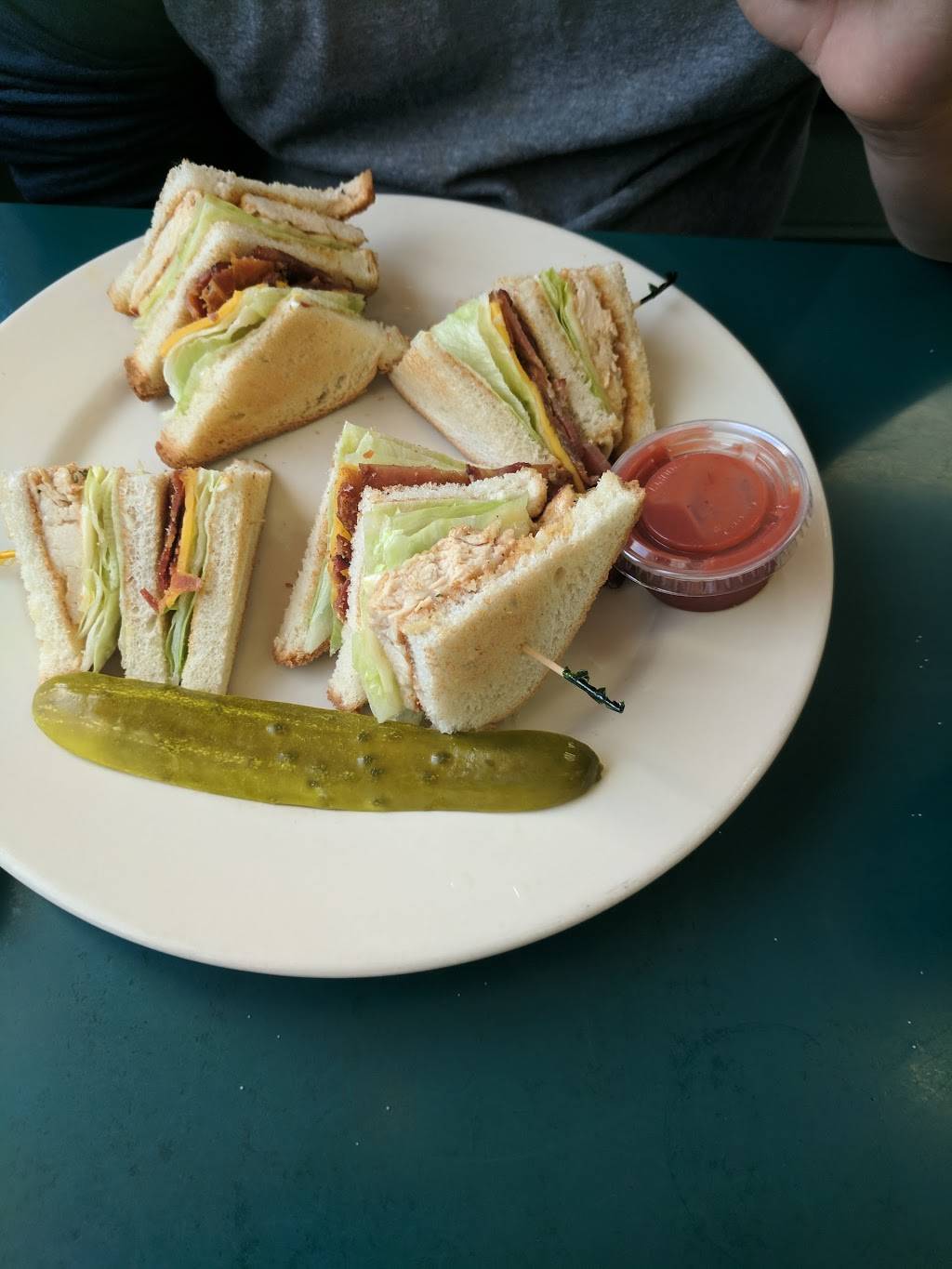 Johns Family Grill Restaurant | restaurant | 304 Cass Ave, Mt Clemens, MI 48043, USA | 5864630033 OR +1 586-463-0033